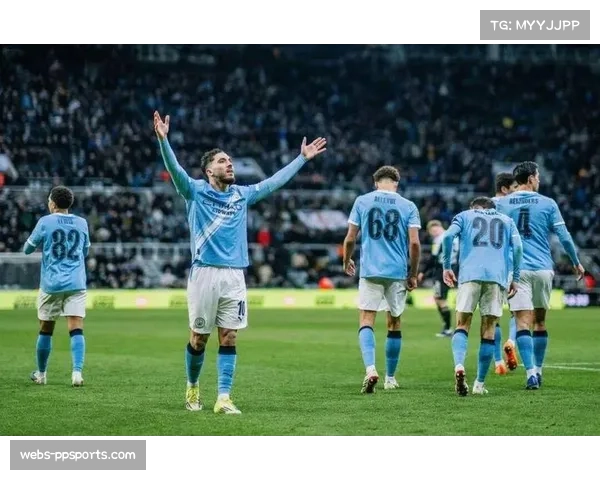 曼城对阵狼队现场：新援格伊首秀多次关键解围获球迷欢呼